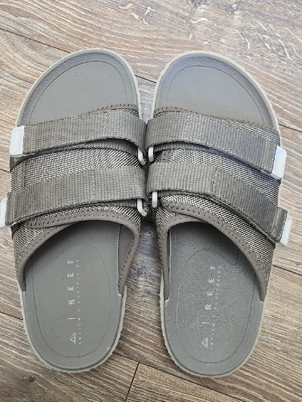 Reef Size 9 Men's Tan Cushion Slide Sandals Flip Flops
